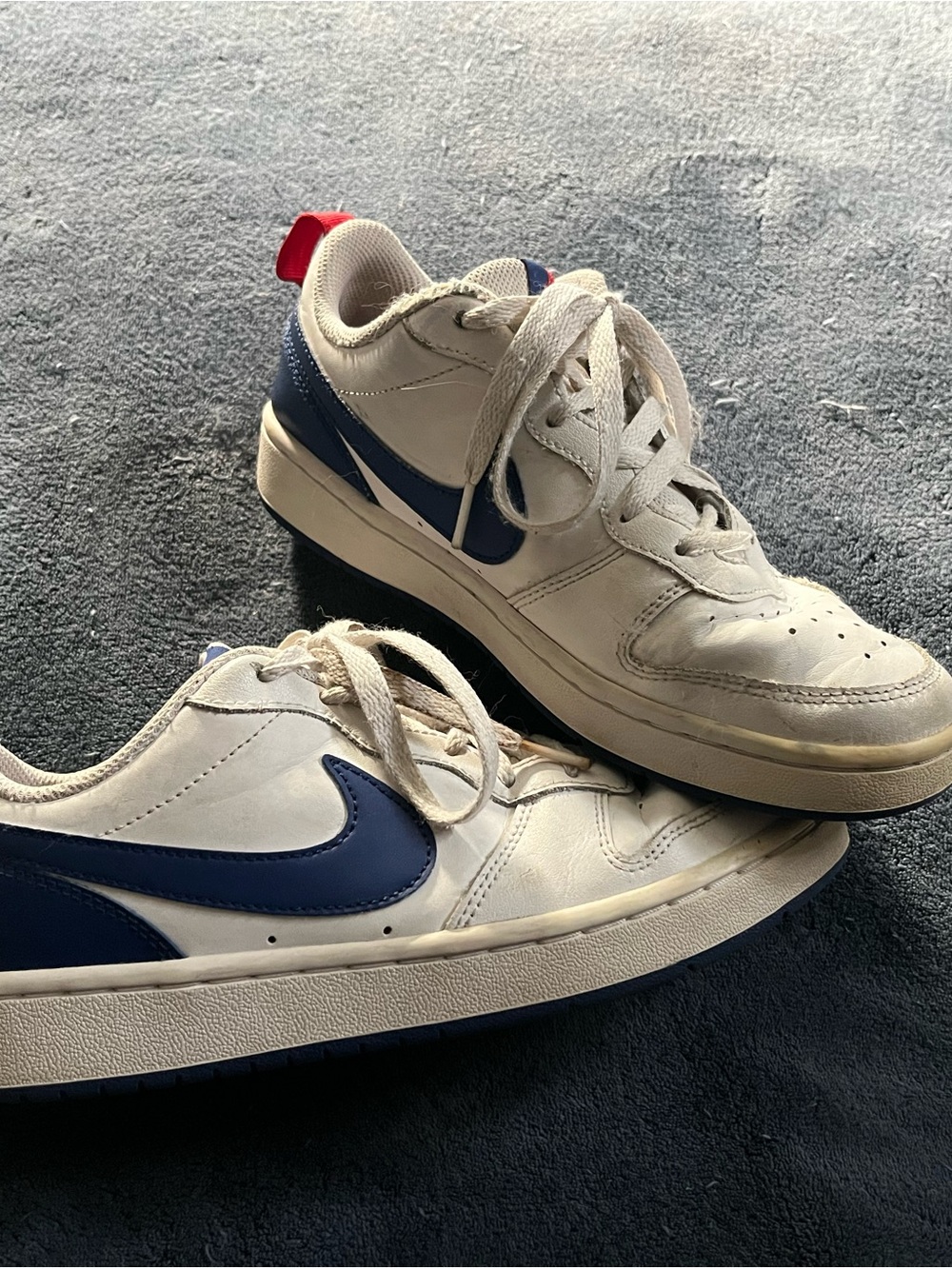 Nike White Leather Sneakers with Navy & Red Accents - Athletic Casual Trainer